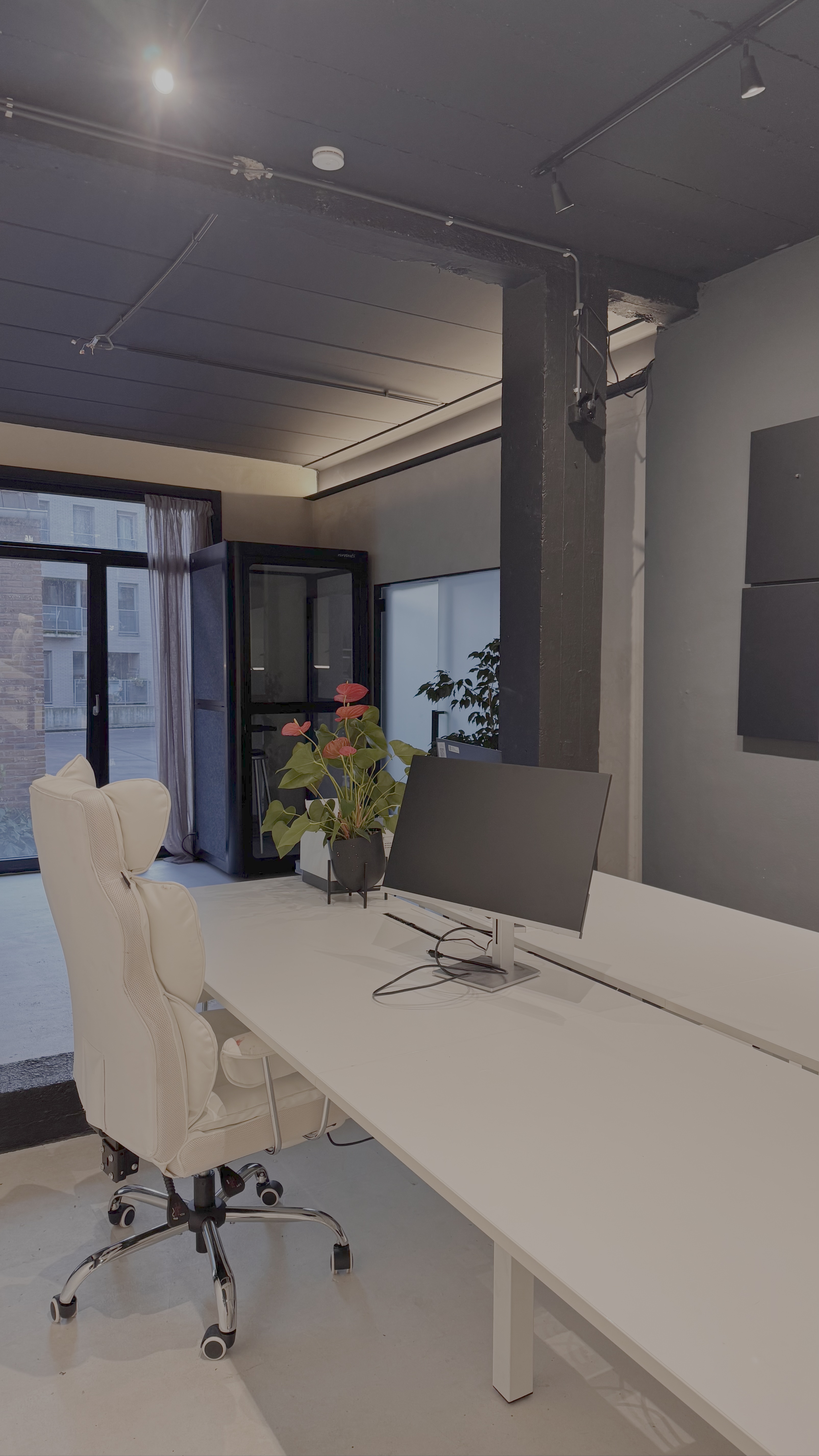 Open plan coworking space Antwerp with natural light